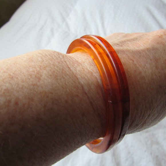 Set of 2 AppleJuice Inkspot BAKELITE Spacer Bangles - Picture 4 of 4